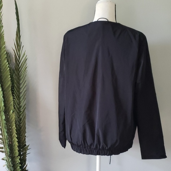 Nike women's black windbreaker with snap front - Picture 5 of 7